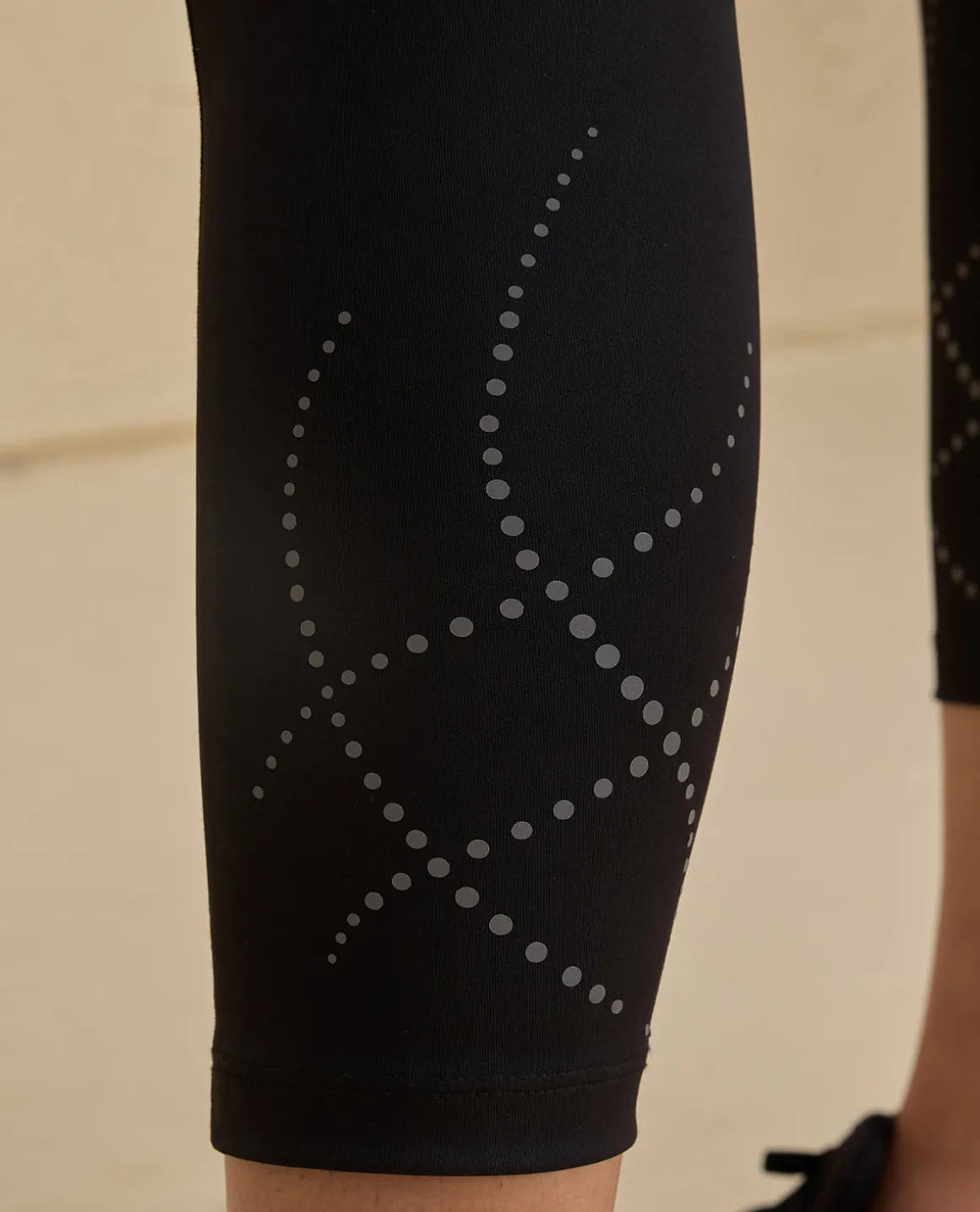 Nykd By Nykaa High Rise Legging with Reflective Print -NYK299-Jet Black