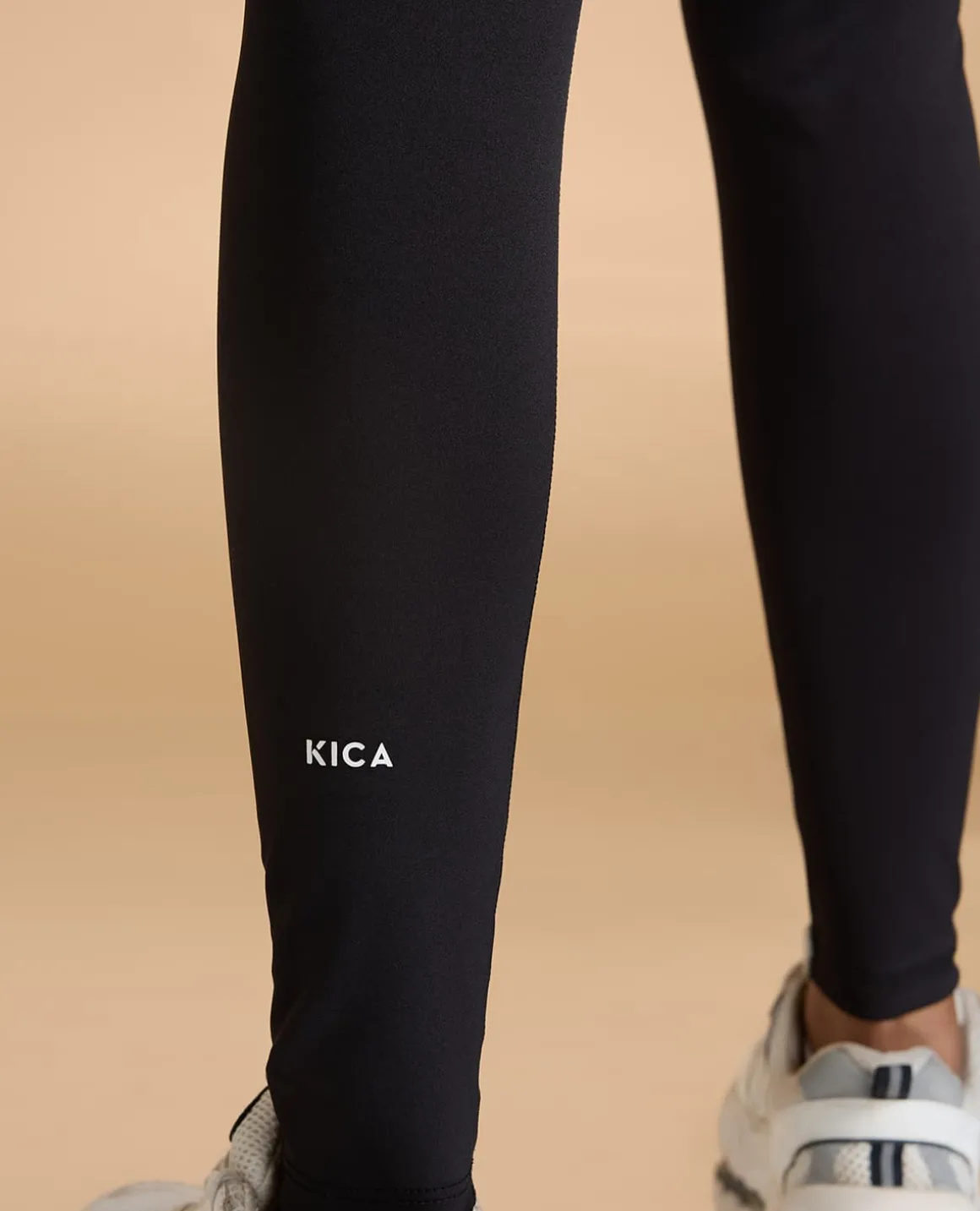 Ruched Waistband Leggings in Second SKN With Back Pocket